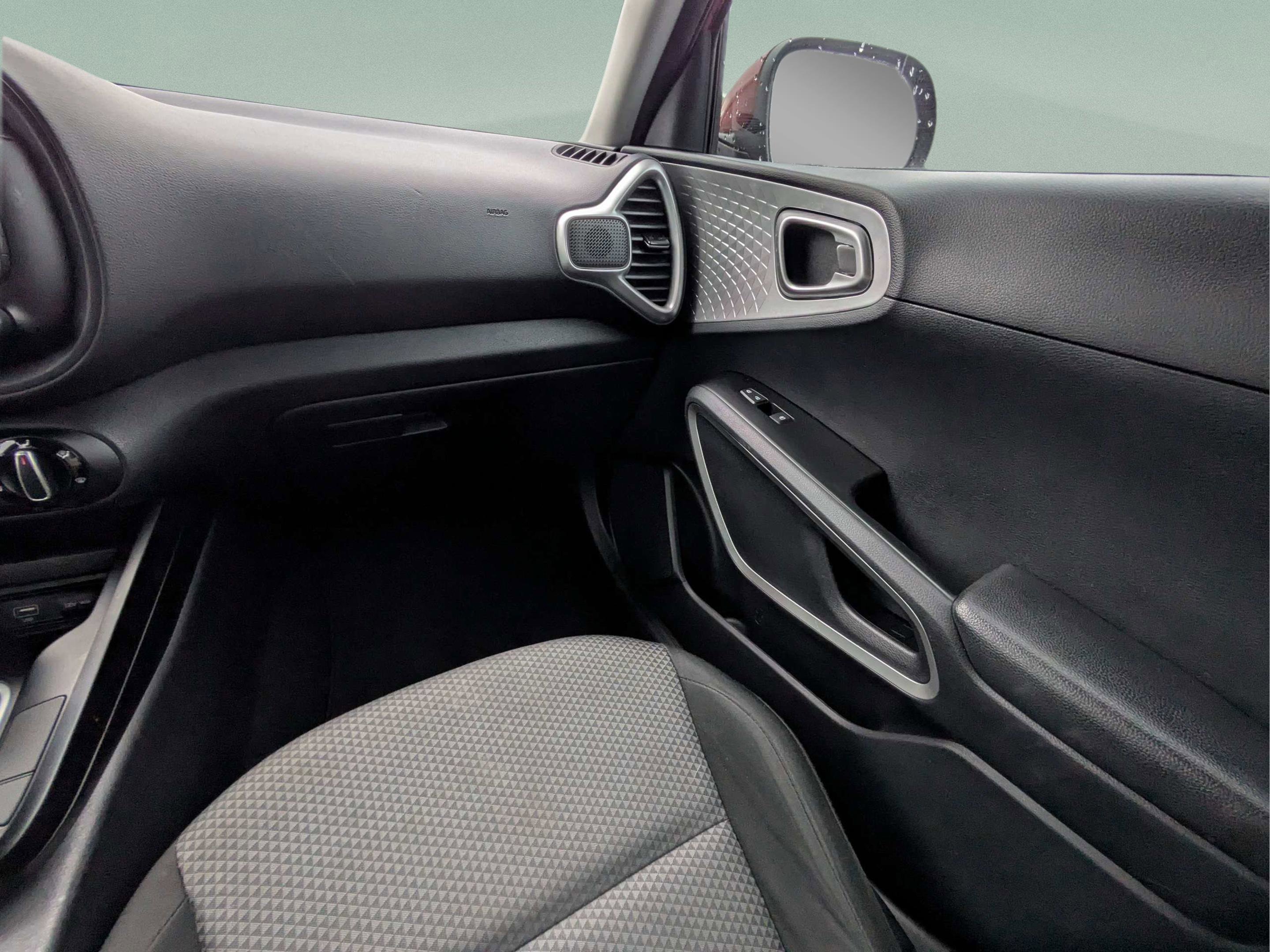 Used 2021 Kia Soul LX image 16