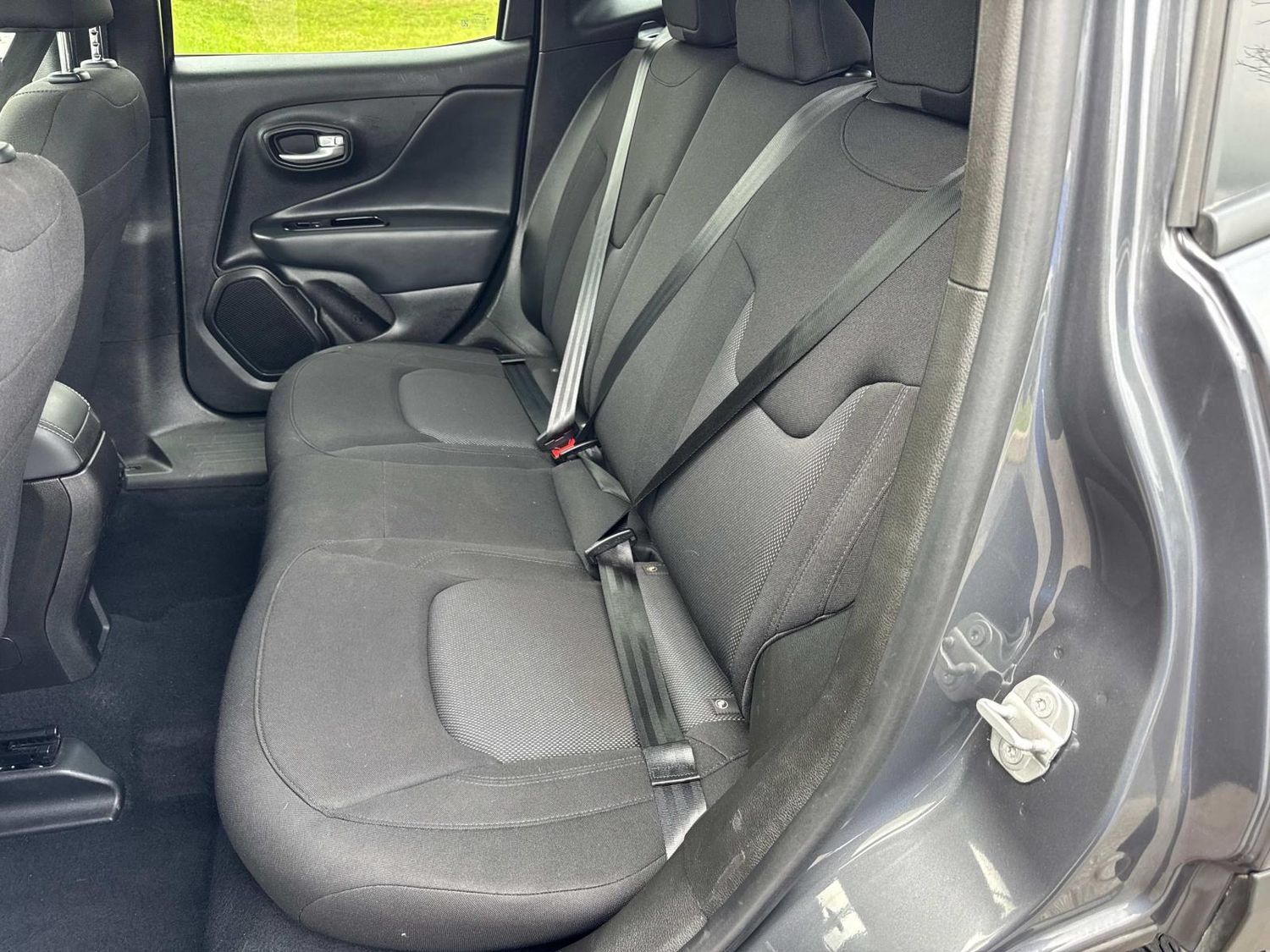 Used 2023 Jeep Renegade Latitude AWD/4WD image 18