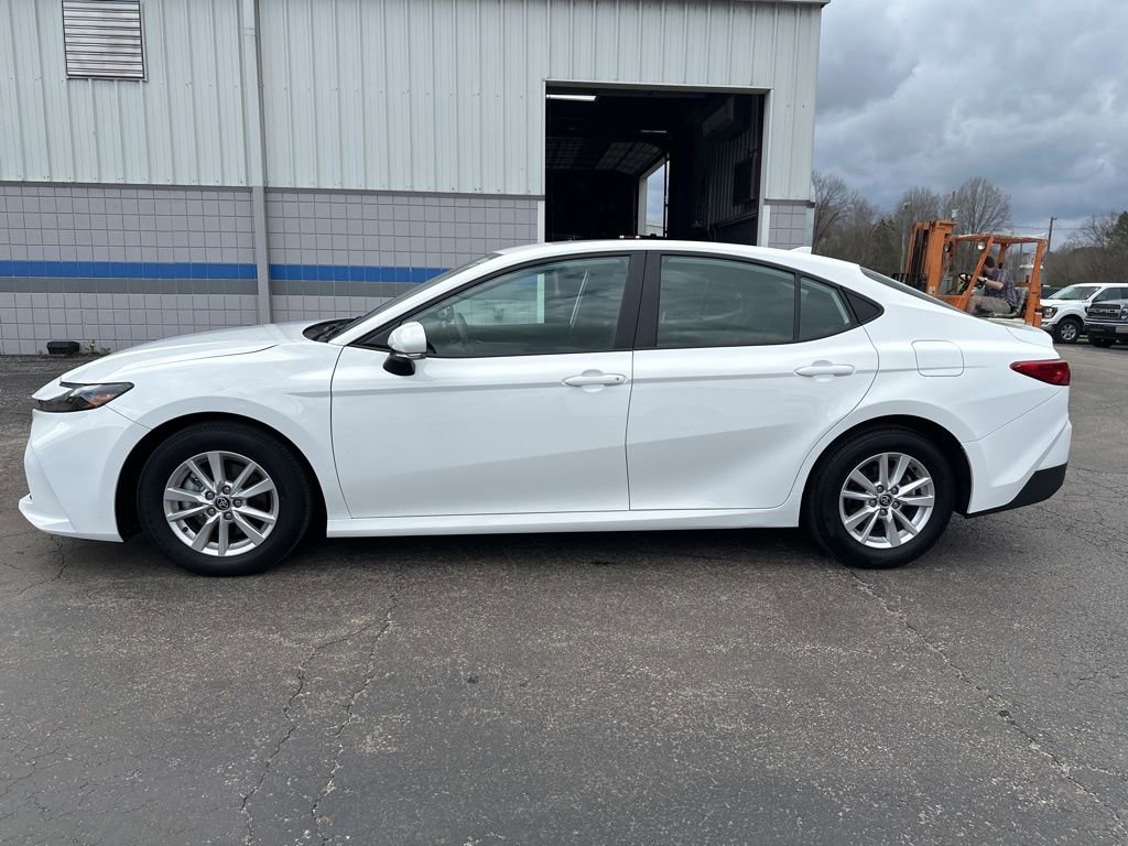 Used 2025 Toyota Camry LE image 6