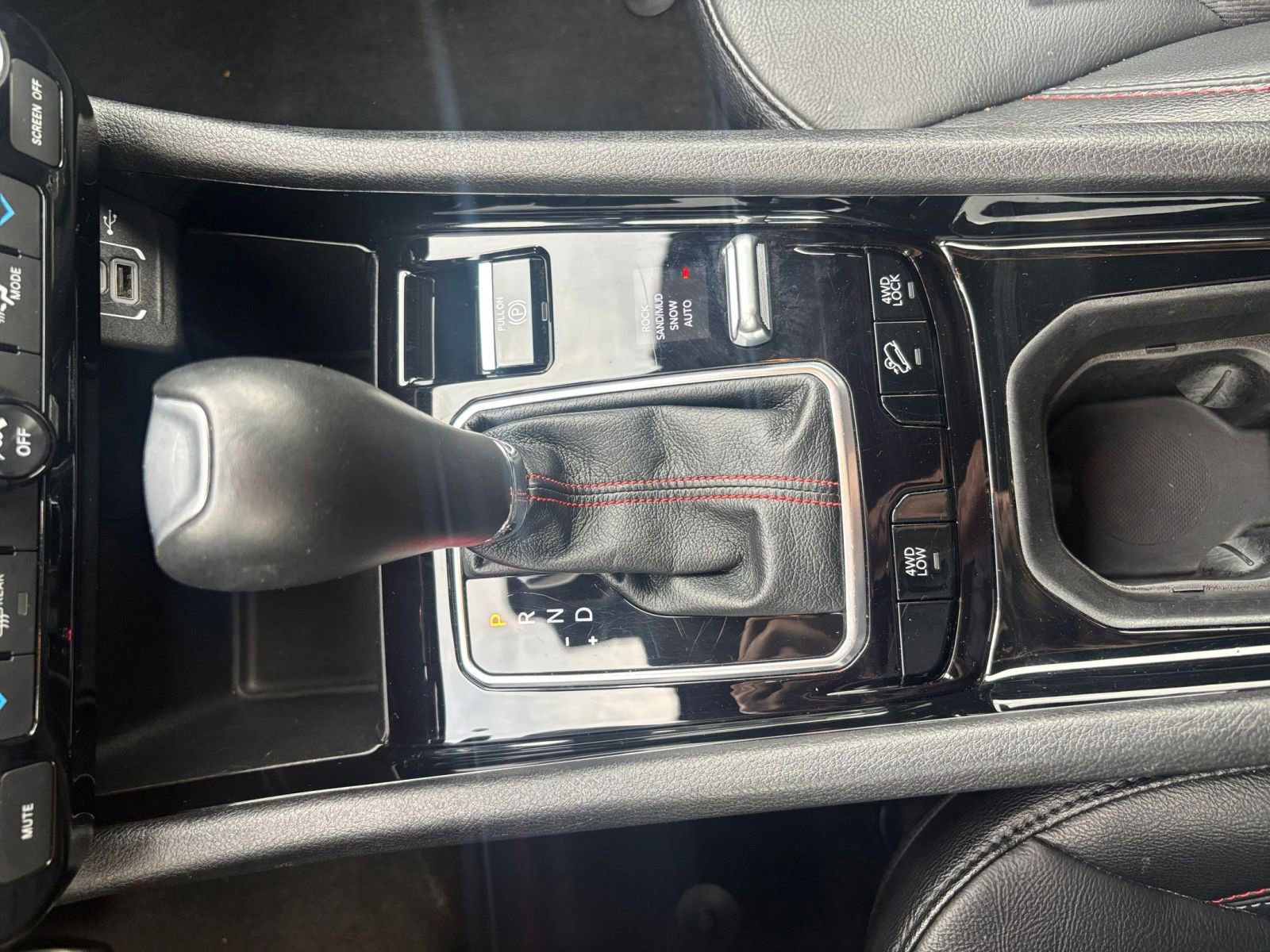 Used 2025 Jeep Compass Trailhawk image 39