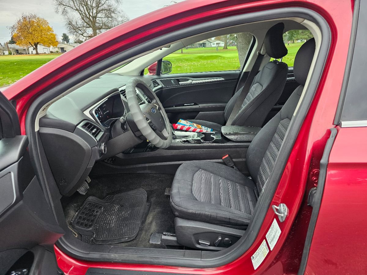 Used 2016 Ford Fusion SE image 29