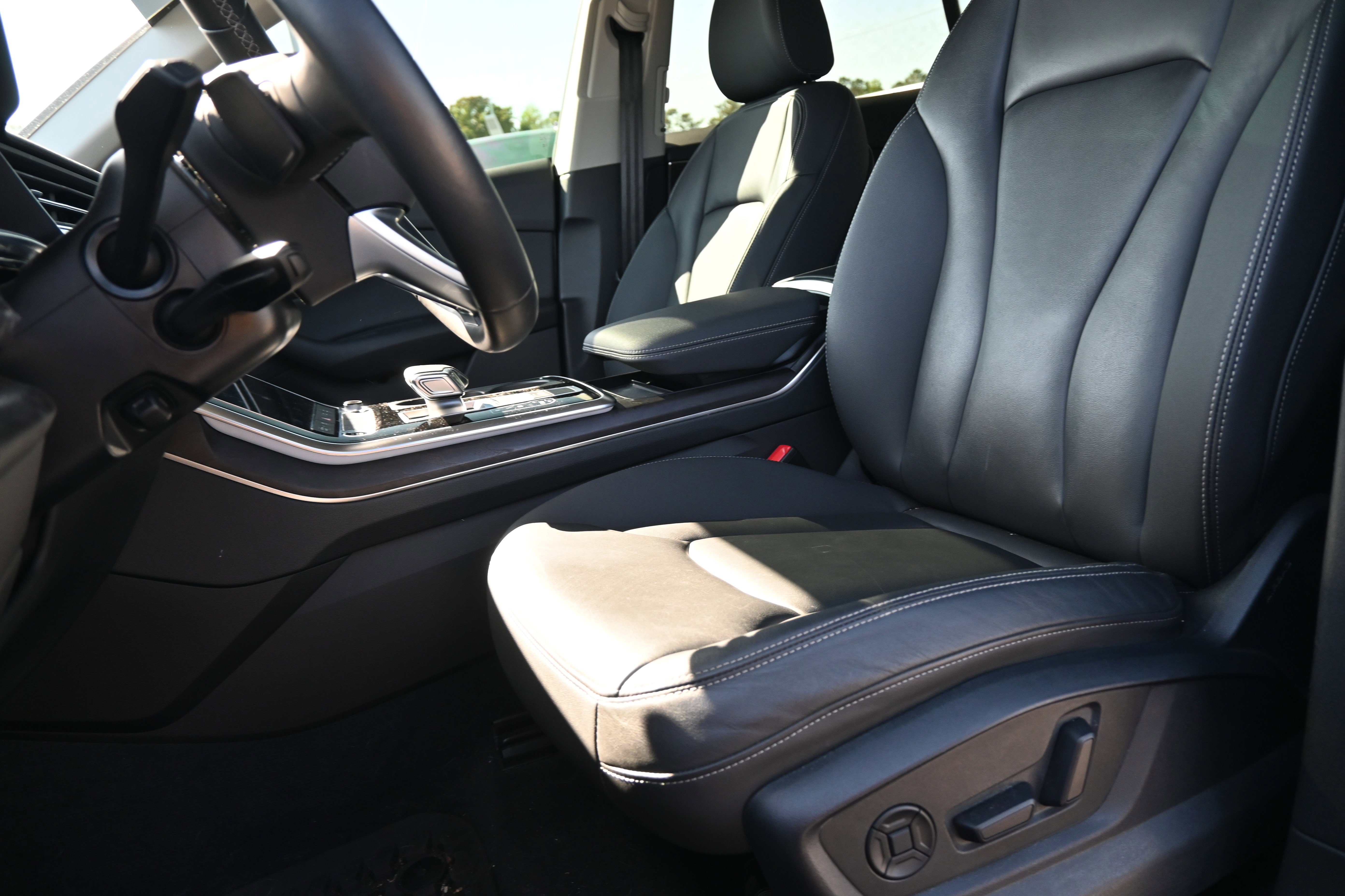 Used 2023 Audi Q8 Premium w/ Convenience Package image 14