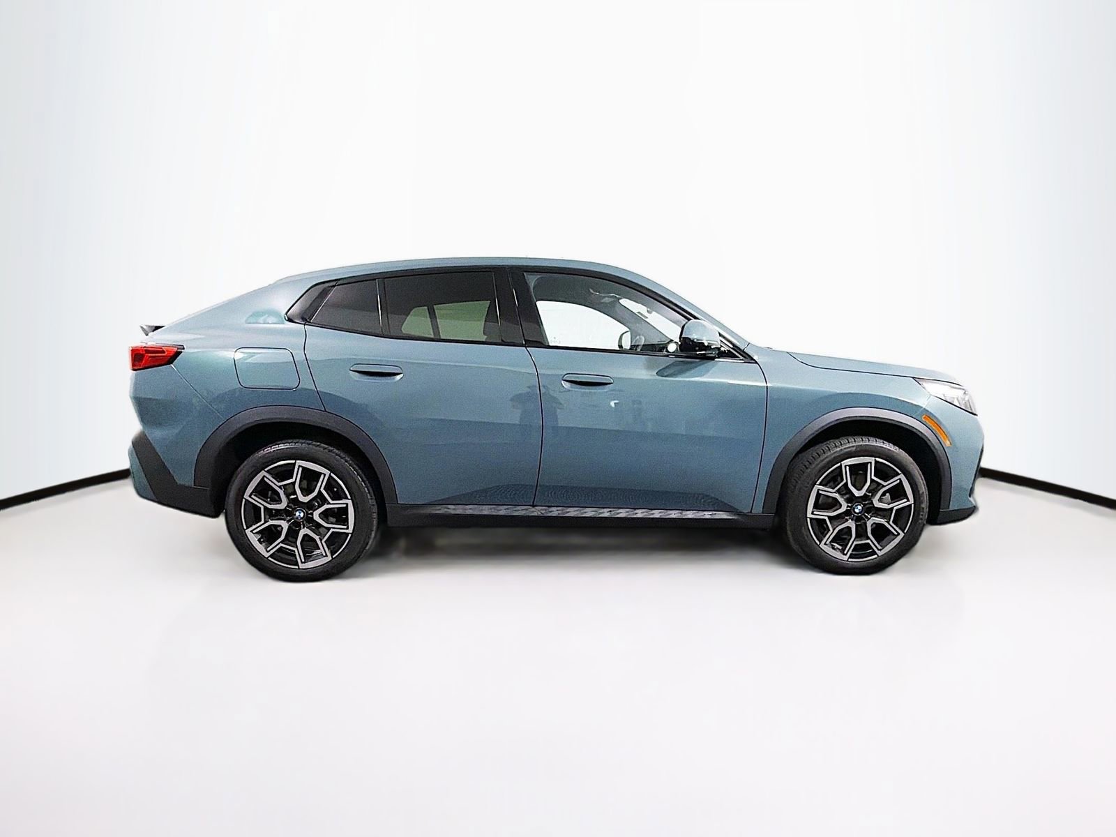Used 2024 BMW X2 xDrive28i AWD/4WD image 8