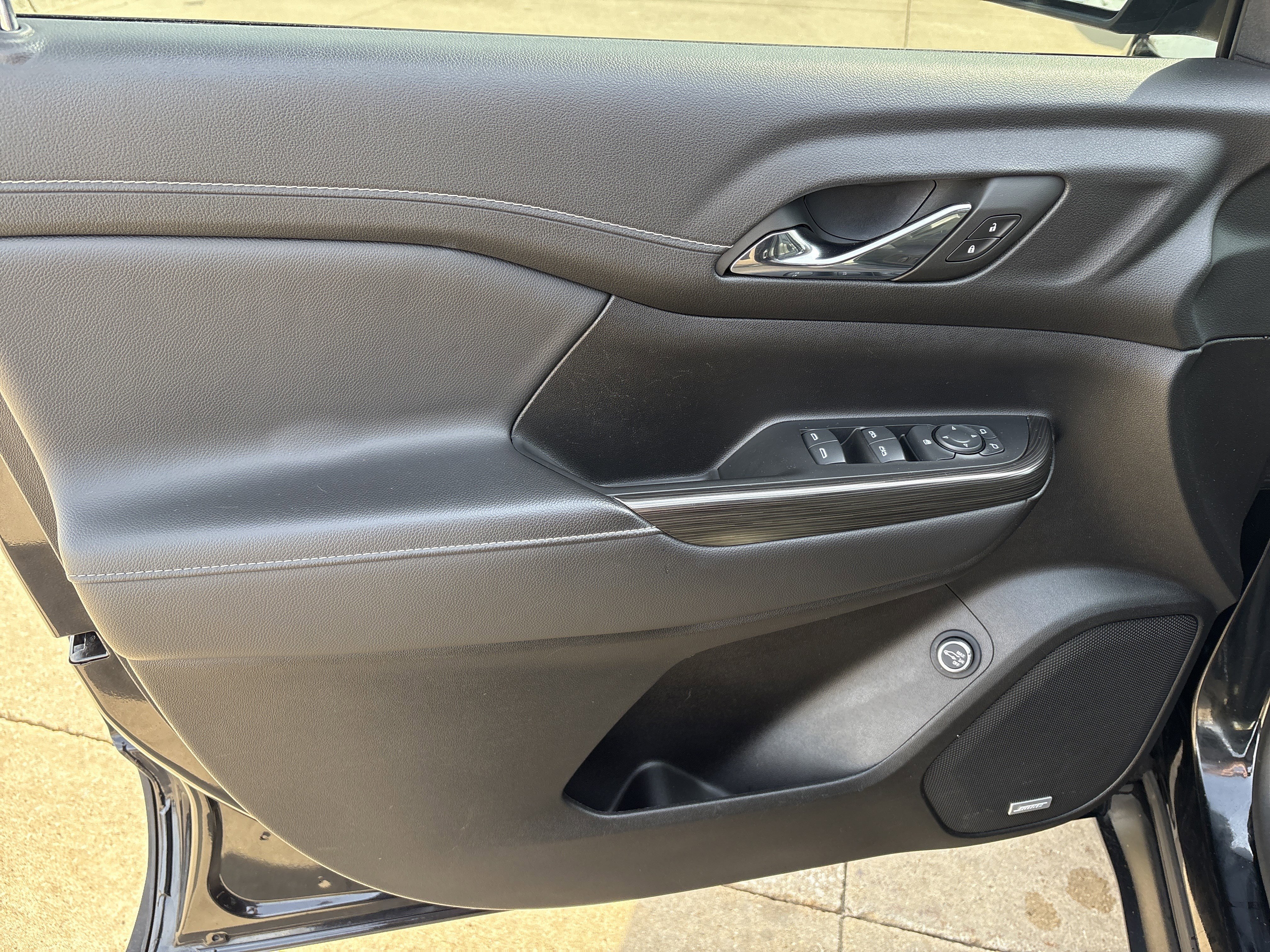 Used 2023 GMC Acadia SLT w/ Elevation Edition image 10