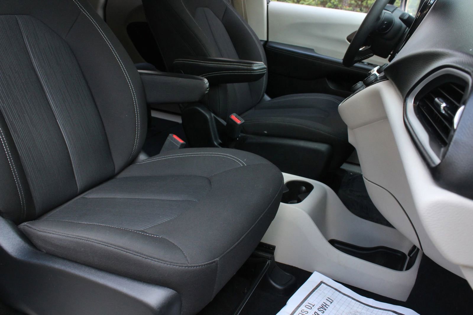 Used 2024 Chrysler Voyager LX FWD image 28