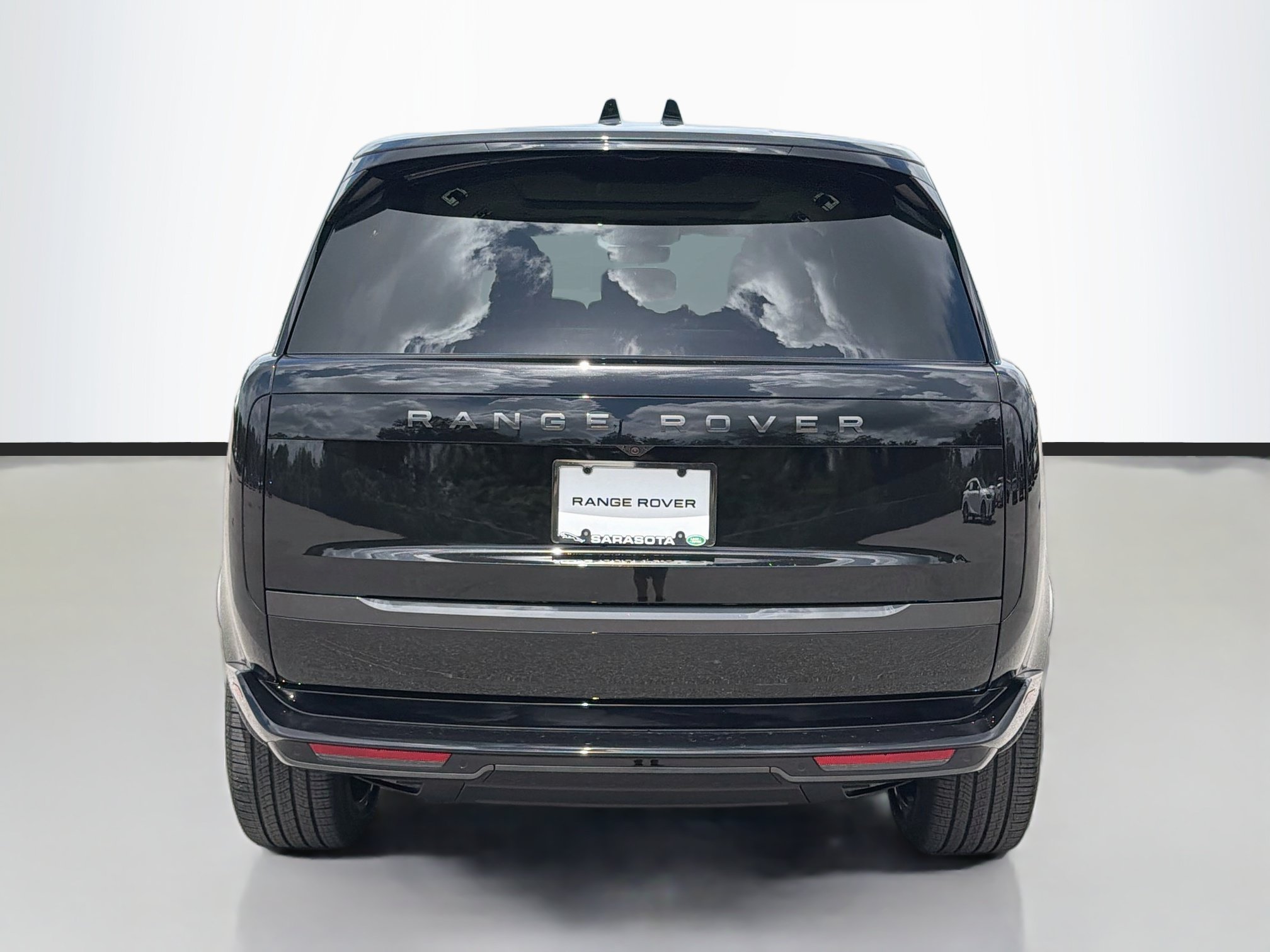 New 2026 Land Rover Range Rover Long Wheelbase SE AWD/4WD image 4
