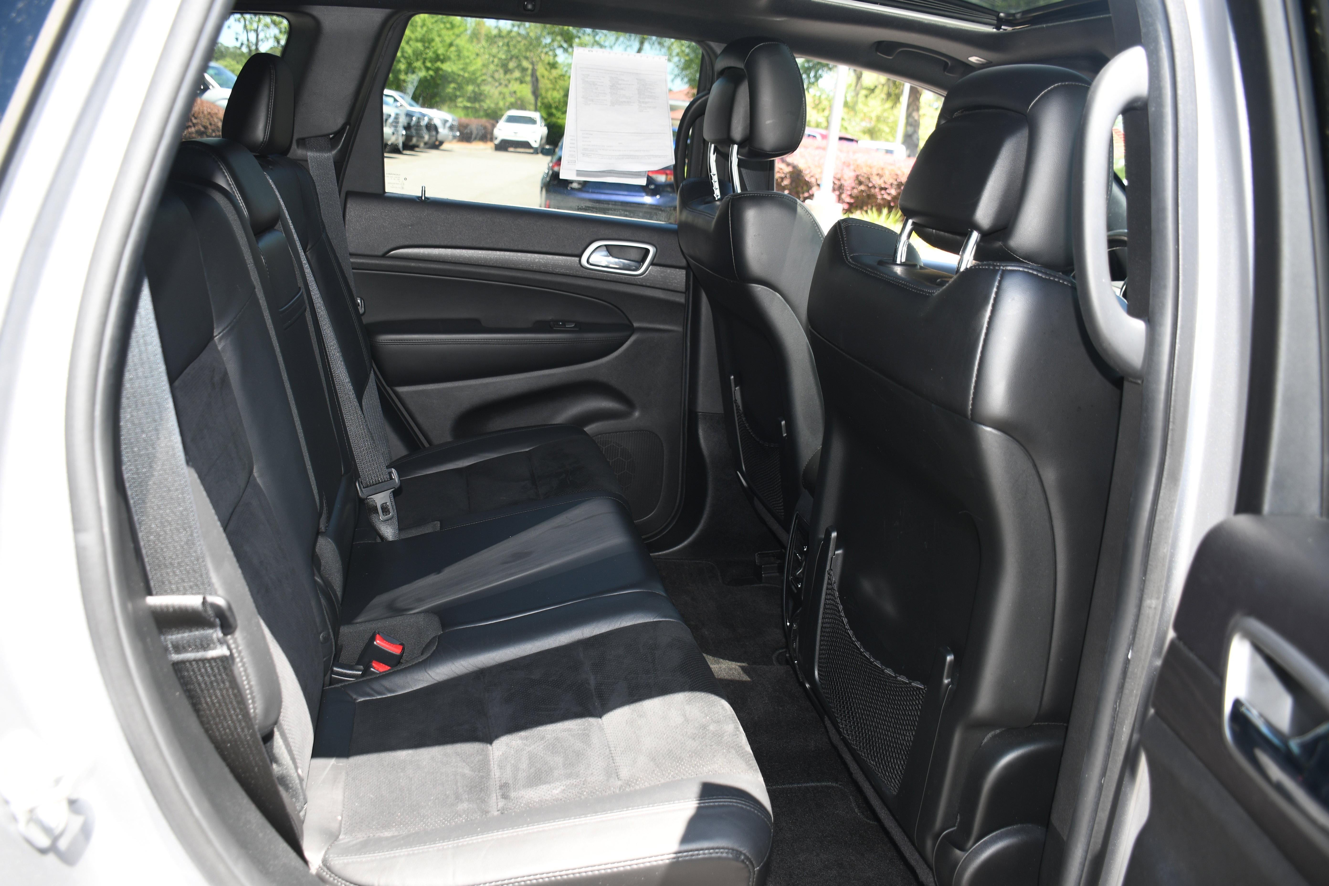 Used 2018 Jeep Grand Cherokee Altitude RWD image 19