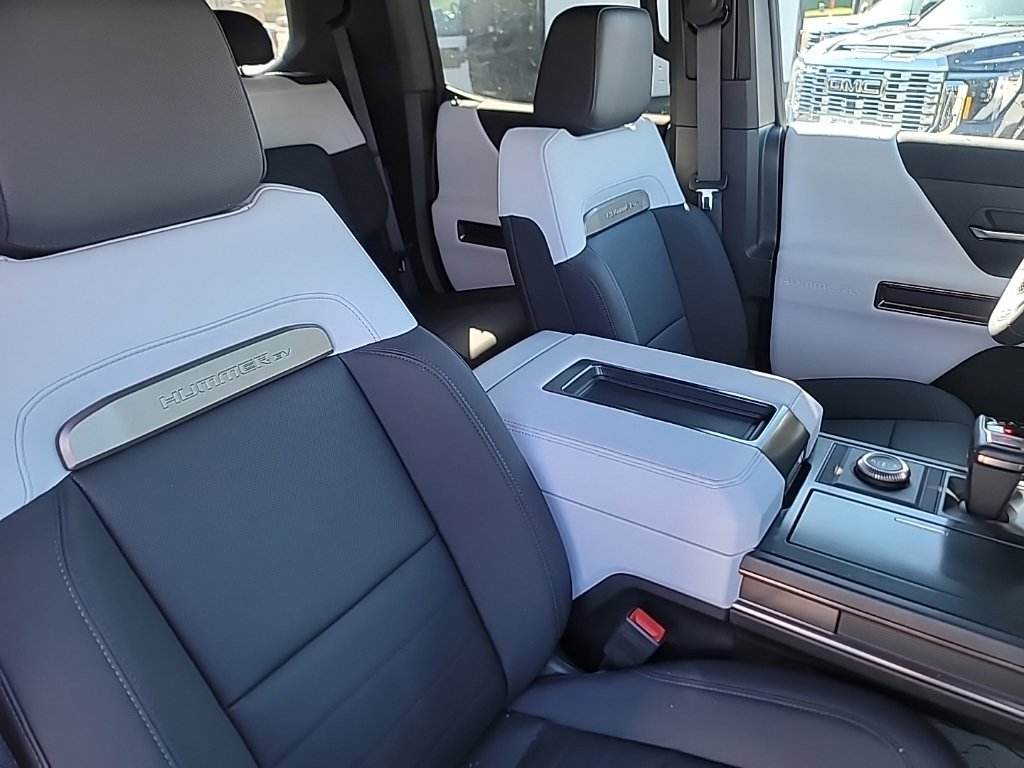 Used 2025 GMC Hummer EV 2X w/ LPO, Dark Essentials Package AWD/4WD image 11