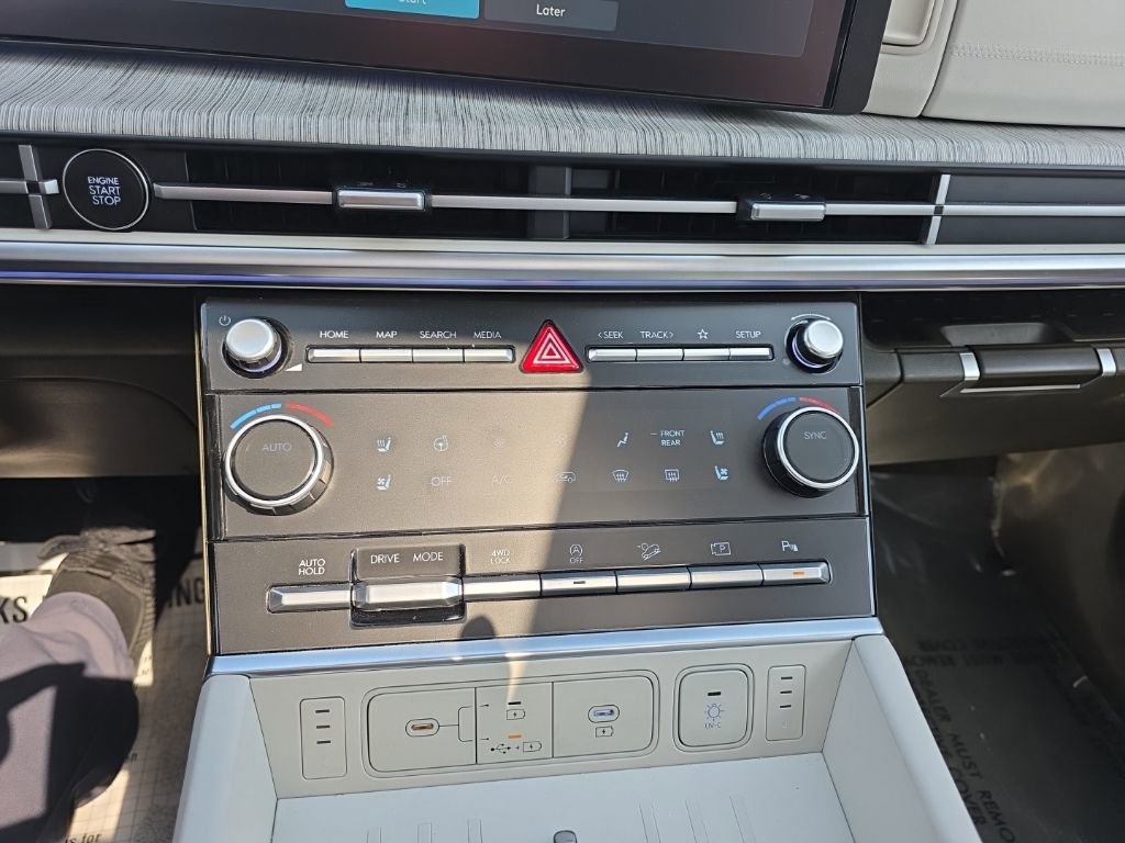 Used 2025 Hyundai Santa Fe Calligraphy image 17