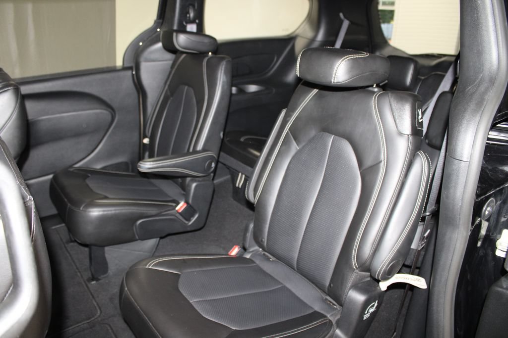 Used 2025 Chrysler Pacifica Select FWD image 23