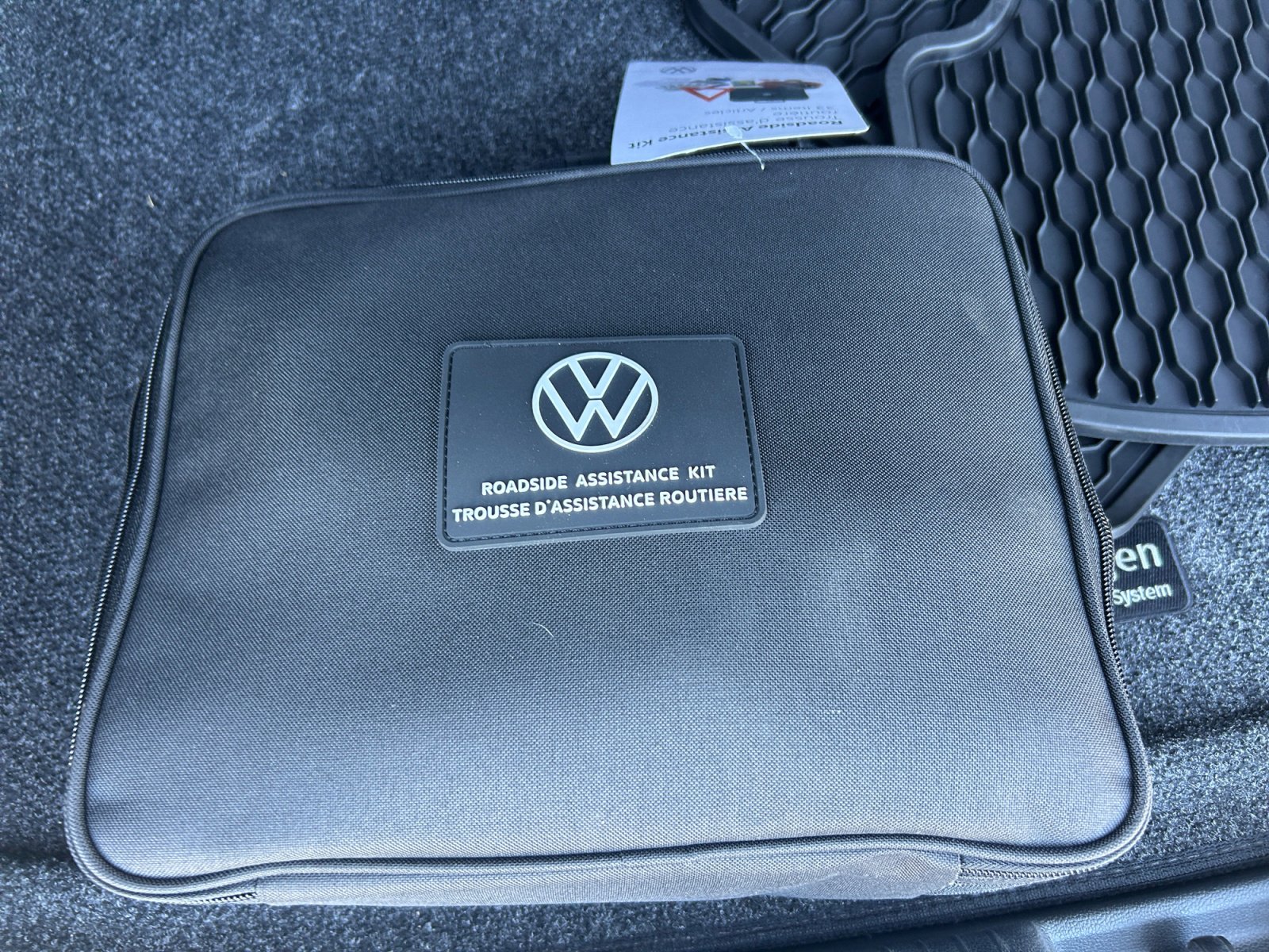 Used 2024 Volkswagen GTI SE FWD image 30