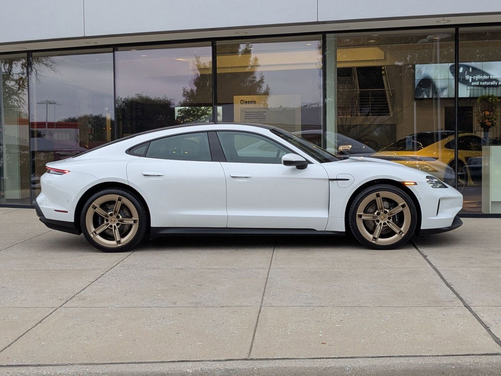 Used 2025 Porsche Taycan 4S image 9