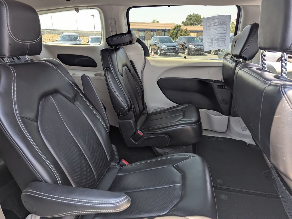 Used 2023 Chrysler Pacifica Touring-L FWD image 33
