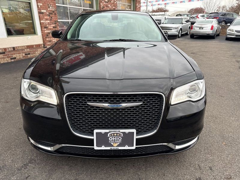 Used 2017 Chrysler 300 Limited image 2