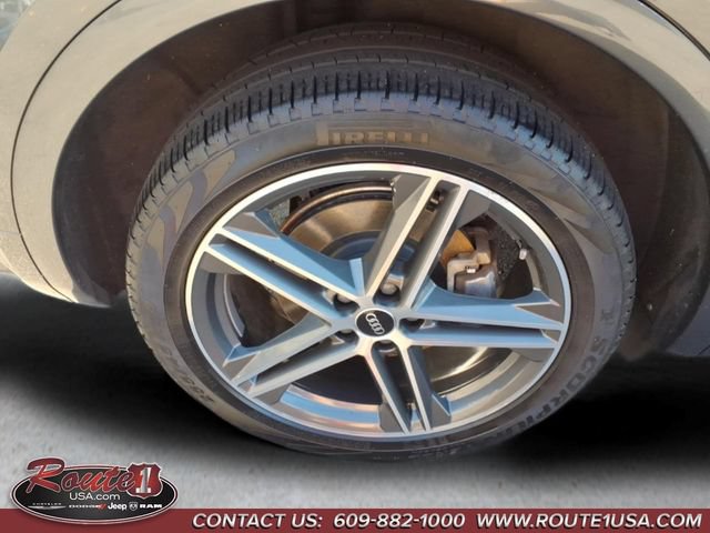 Used 2021 Audi Q5 e Premium Plus w/ Premium Plus Package AWD/4WD image 17