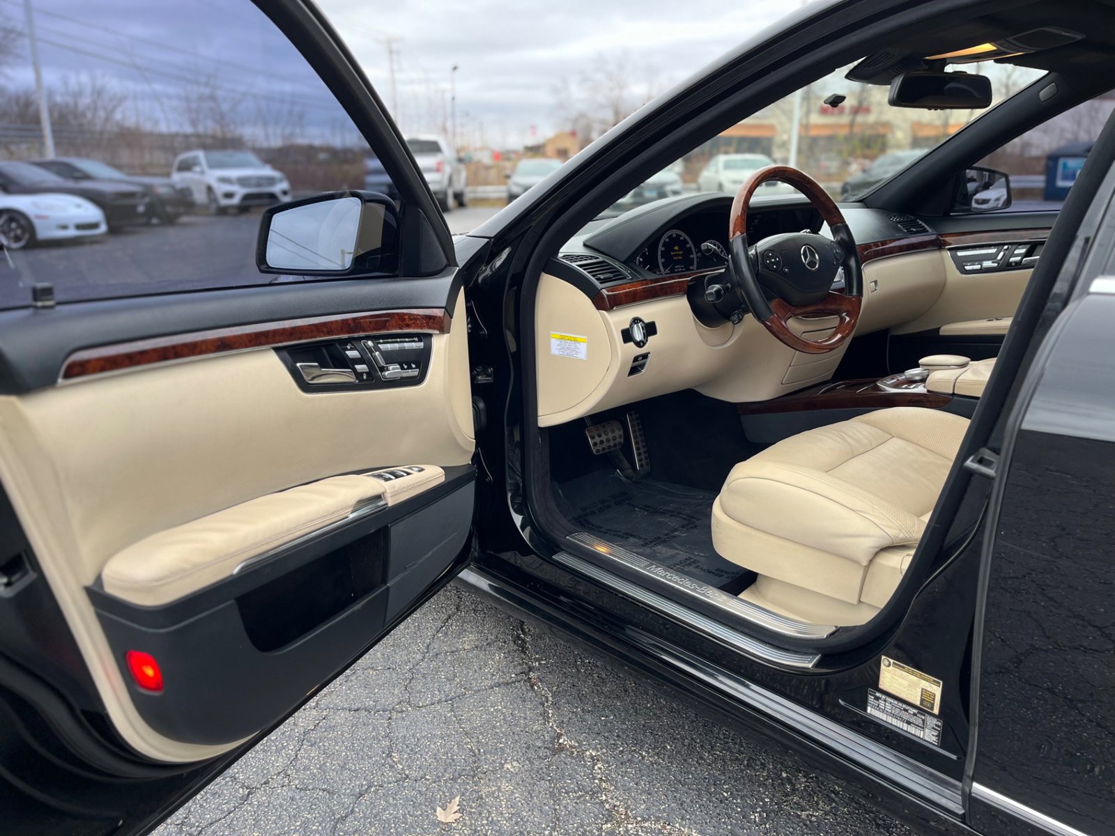 Used 2011 Mercedes-Benz S 550 4MATIC image 18