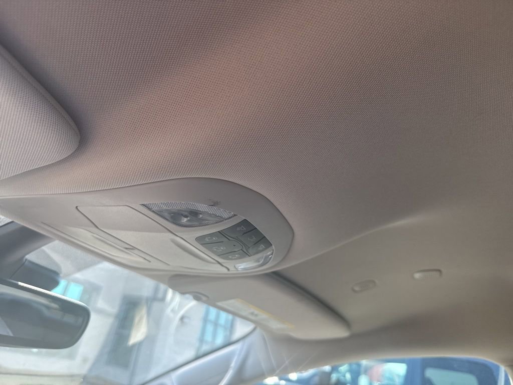 Used 2023 Chrysler Voyager LX image 17