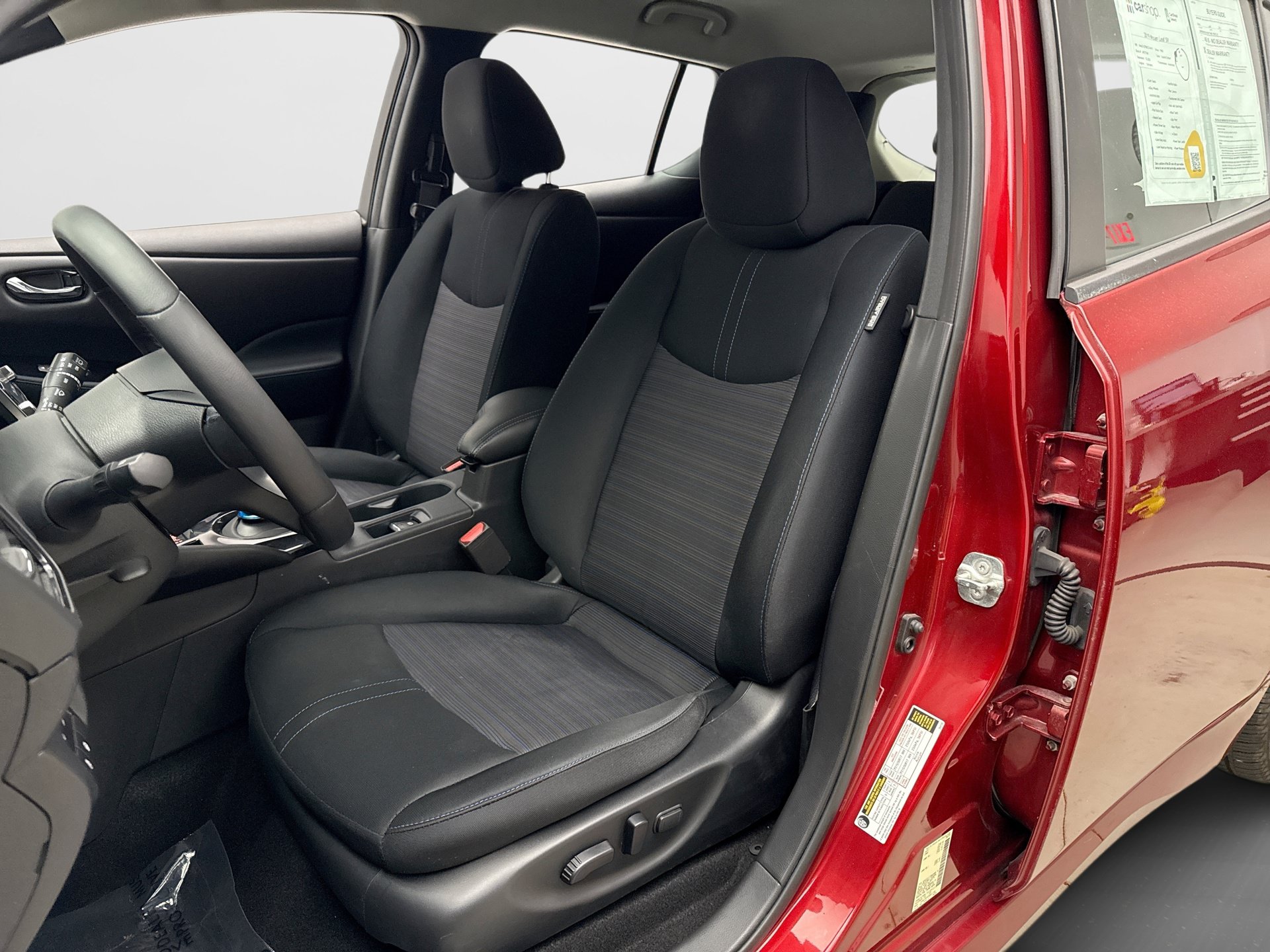 Used 2019 Nissan Leaf SV w/ SV Technology Package FWD image 11