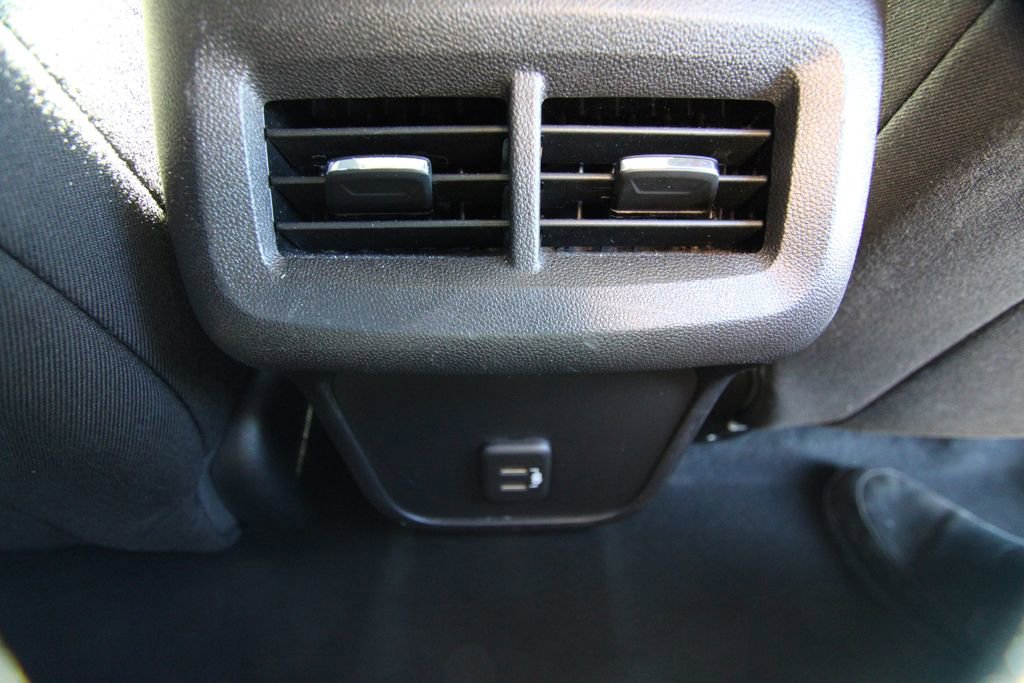 Used 2024 Chevrolet Equinox LT image 31