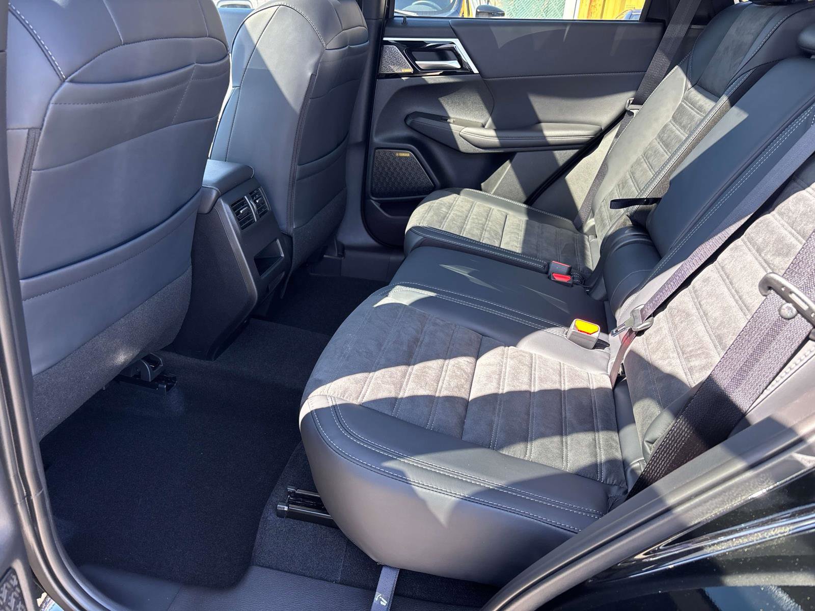 New 2025 Mitsubishi Outlander SE image 7