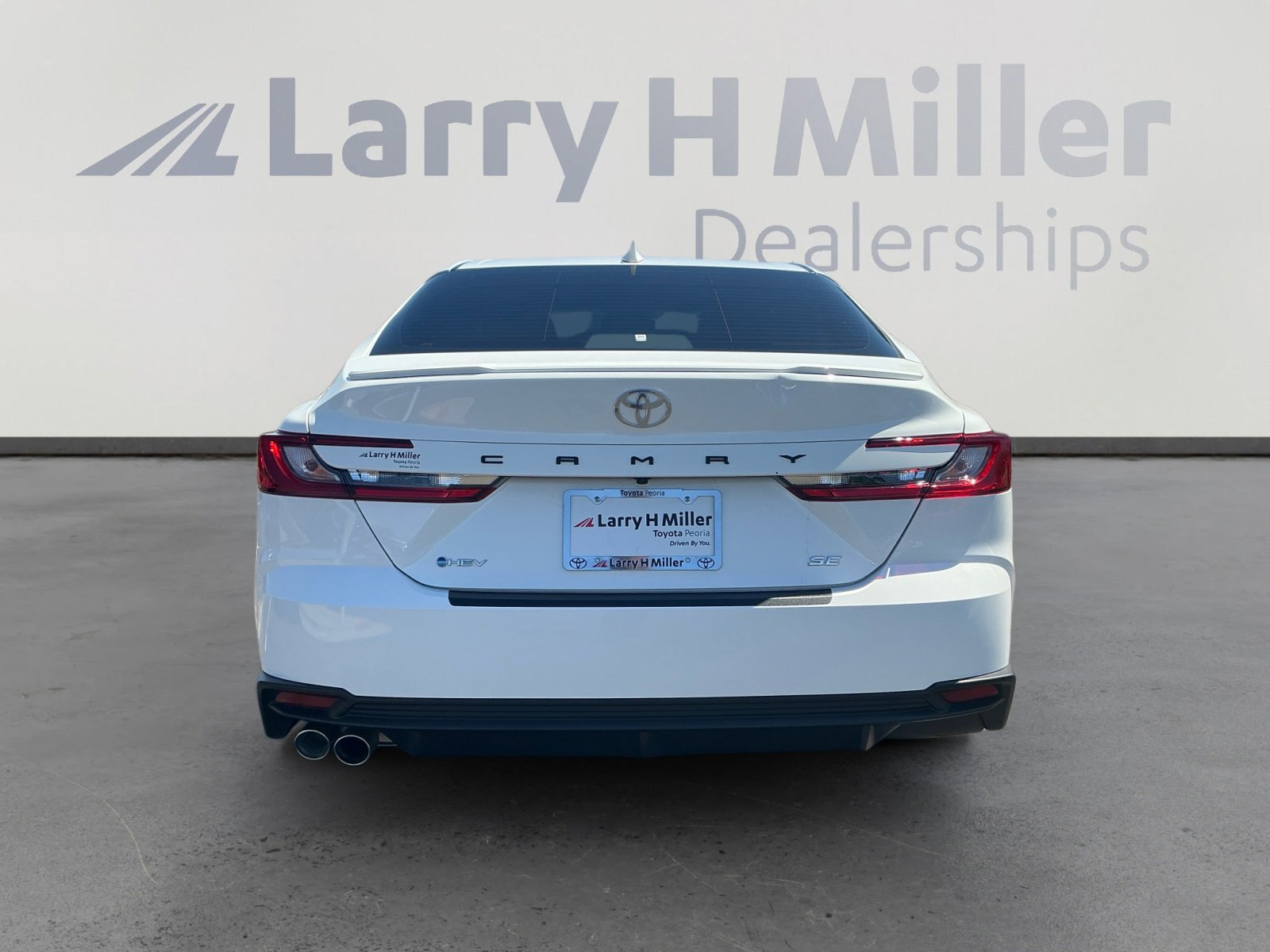 Used 2025 Toyota Camry SE image 4