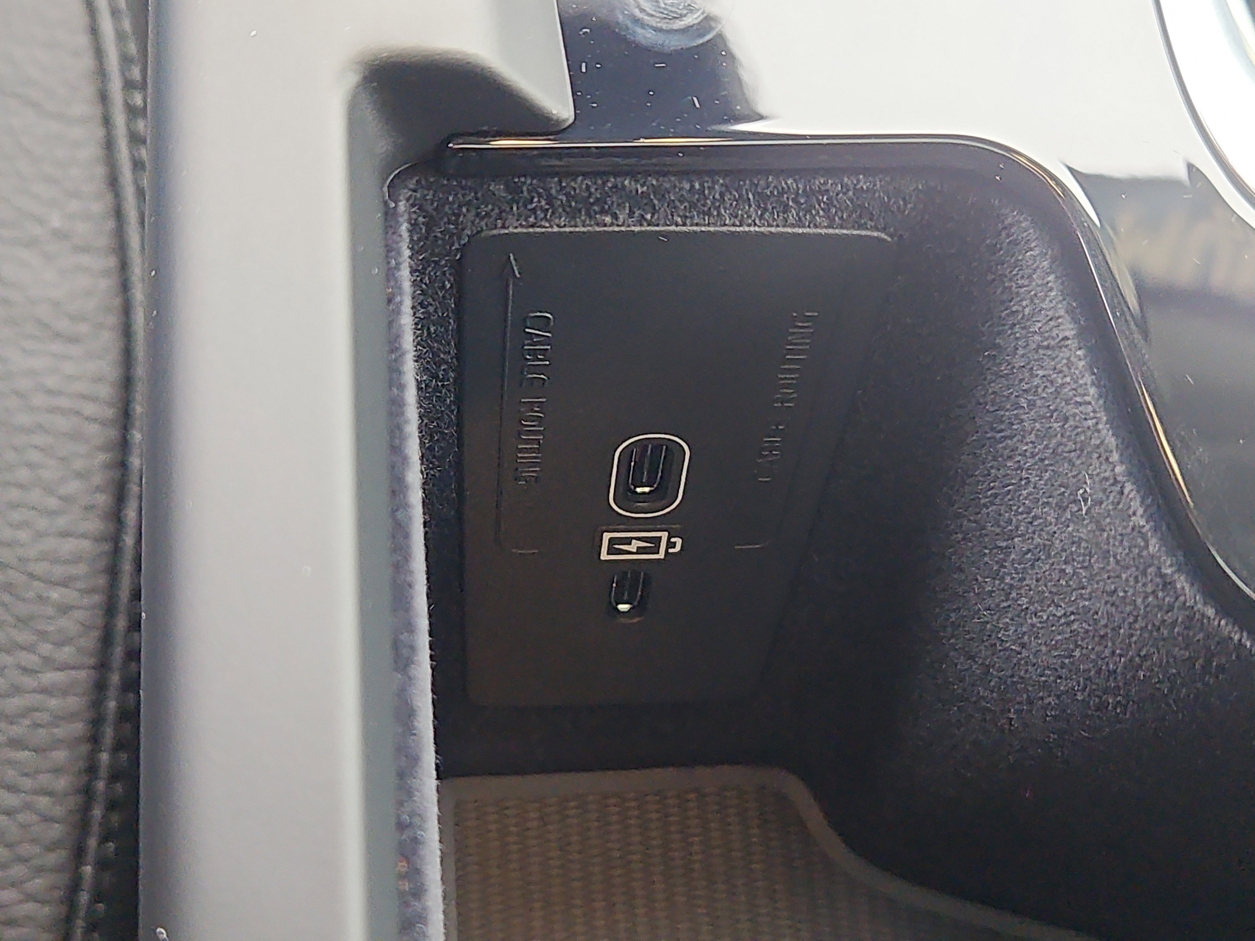 Used 2025 Volvo XC60 T8 Plus w/ Climate Package image 11