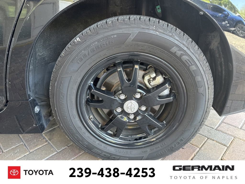 Used 2013 Toyota Prius Four w/ Deluxe Solar Roof Pkg FWD image 11