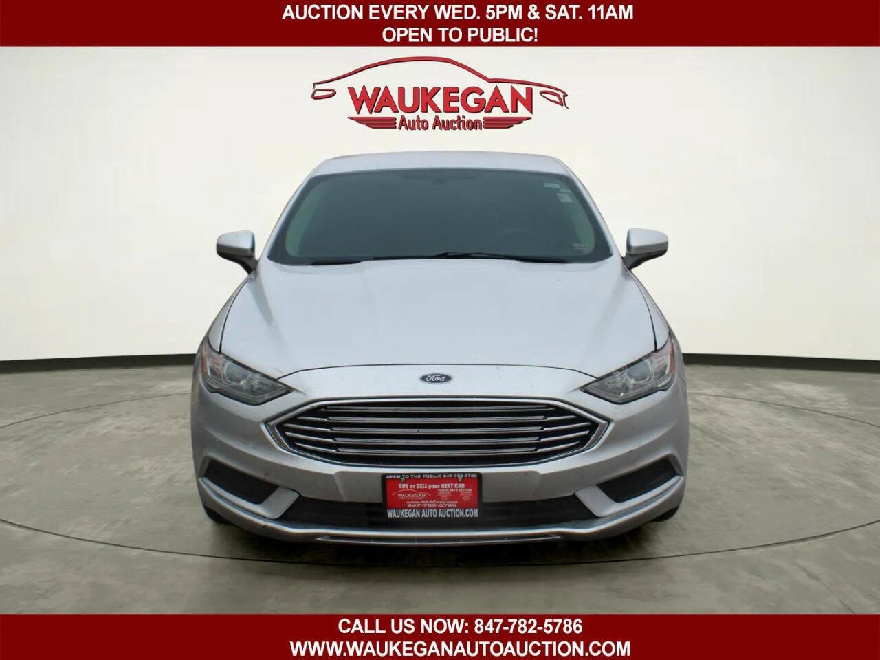 Used 2017 Ford Fusion SE w/ Fusion SE Technology Package image 2