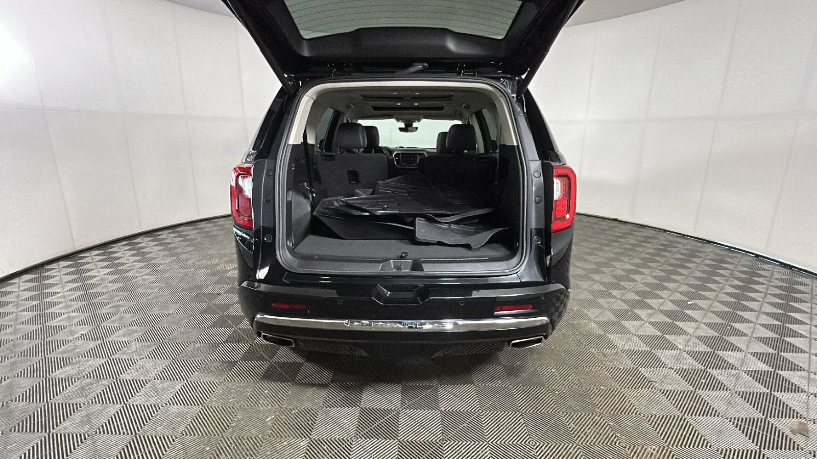 Used 2023 GMC Acadia Denali w/ Black Diamond Edition AWD/4WD image 33