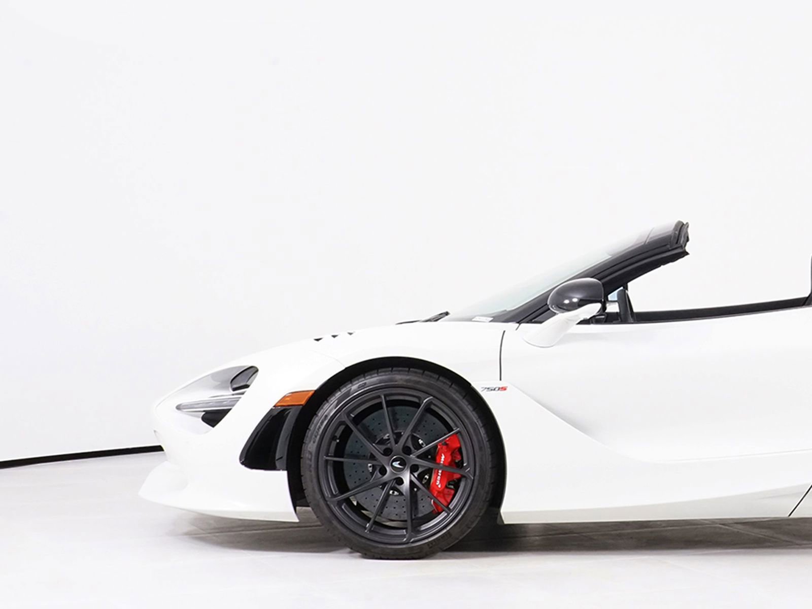 Used 2024 McLaren 750S Spider RWD image 15