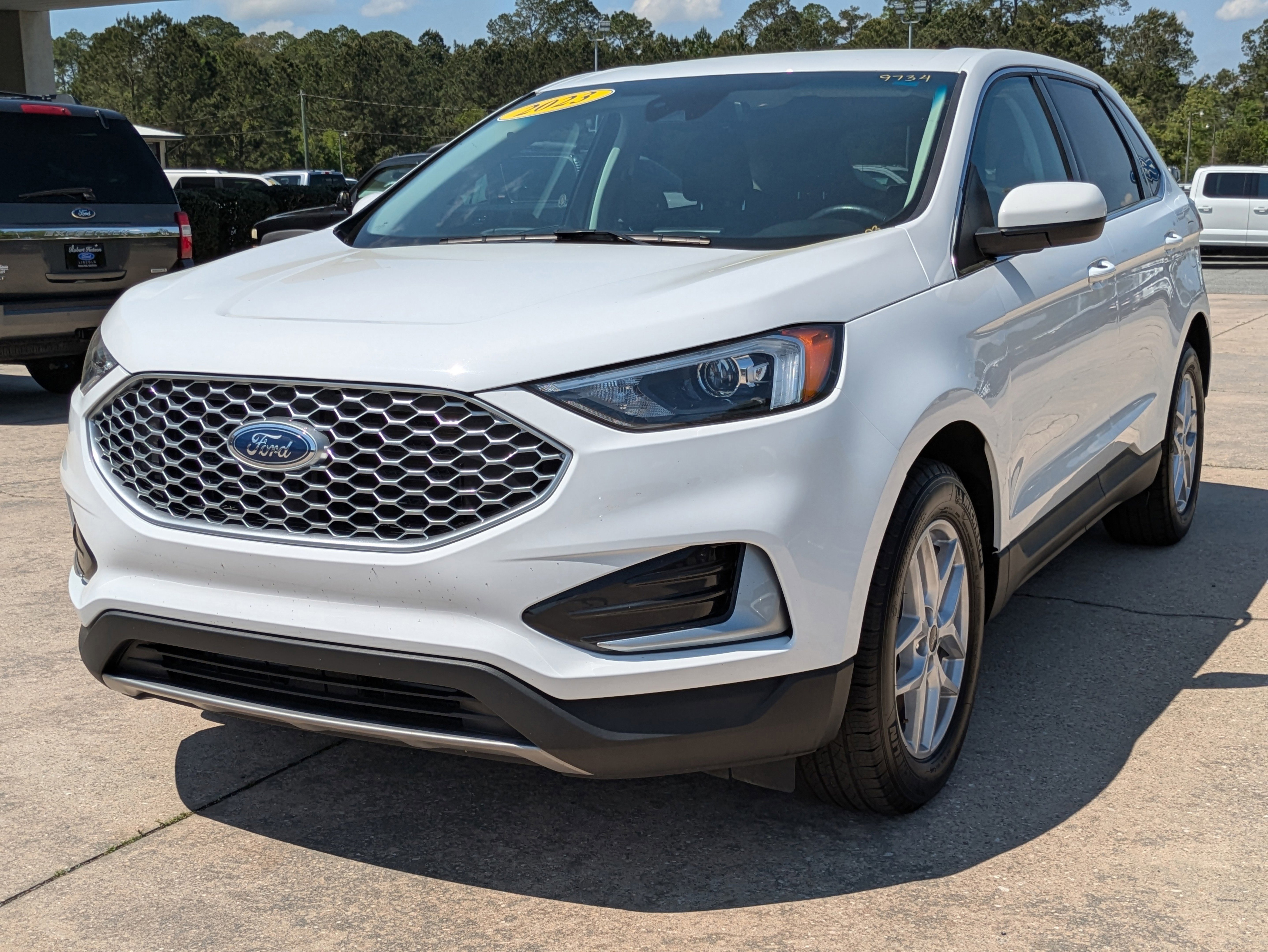 Used 2023 Ford Edge SEL image 2