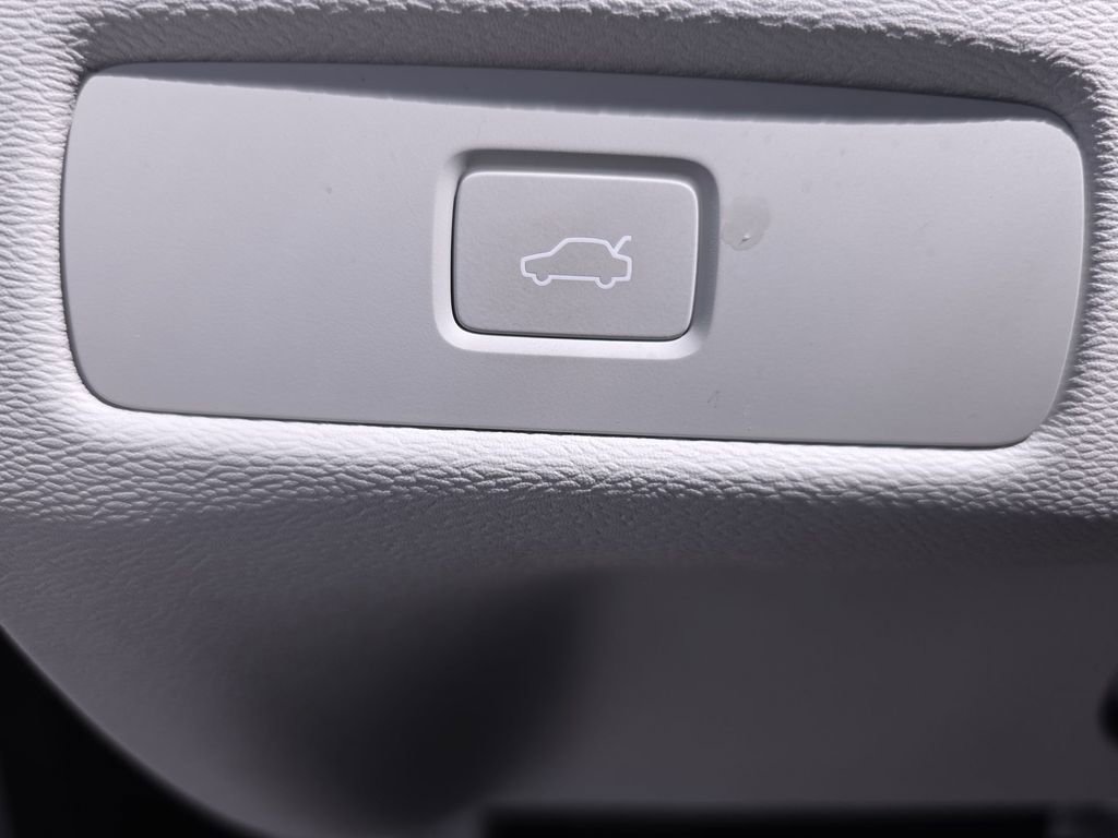 Used 2023 Volvo XC60 B5 Plus w/ Protection Package Premier FWD image 29