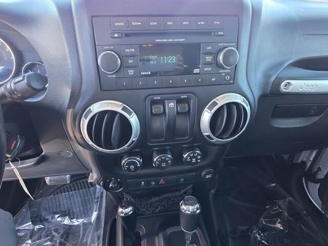 Used 2012 Jeep Wrangler Sahara image 21