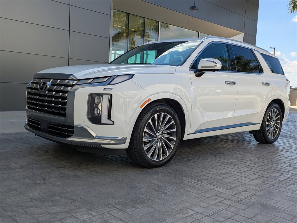 Used 2023 Hyundai Palisade Calligraphy image 1