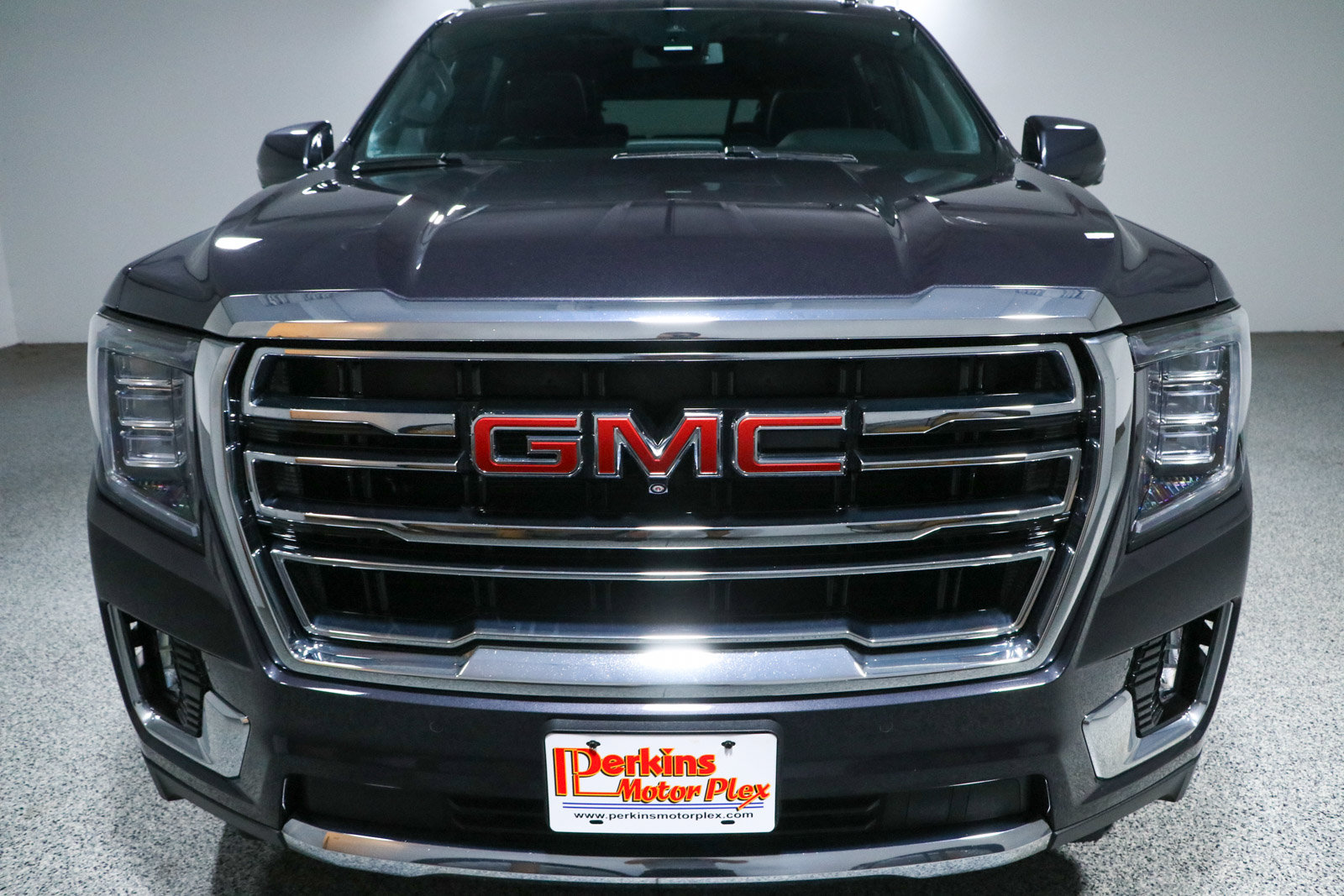 Used 2023 GMC Yukon XL SLT w/ SLT Luxury Package AWD/4WD image 4