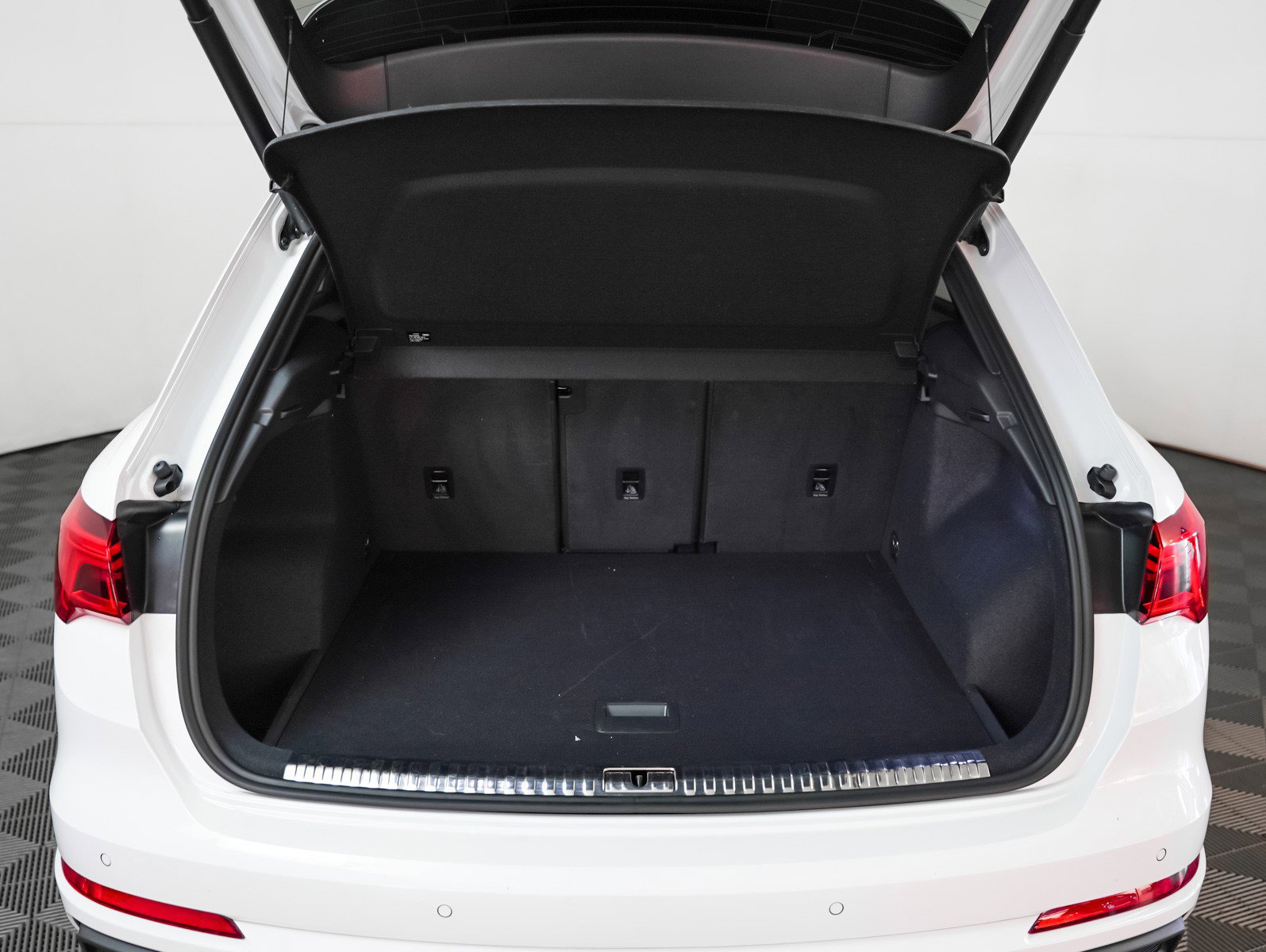 Certified 2023 Audi Q3 2.0T Premium Plus w/ Premium Plus Package image 12