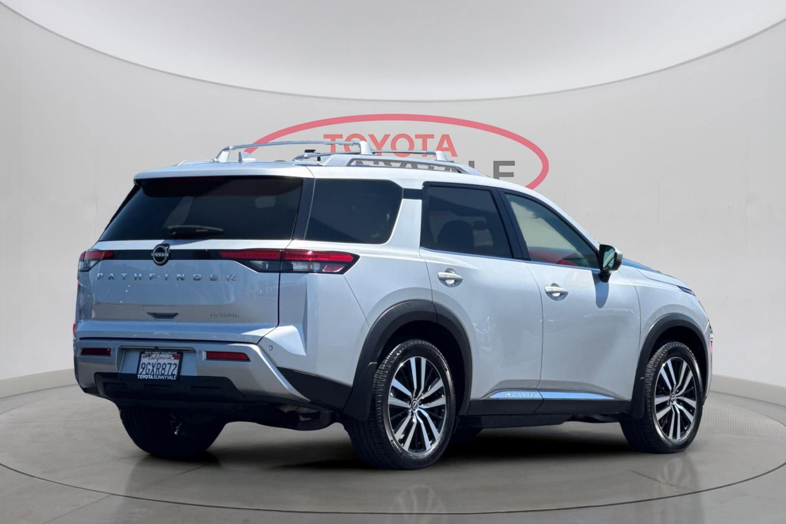 Used 2023 Nissan Pathfinder Platinum FWD video 3