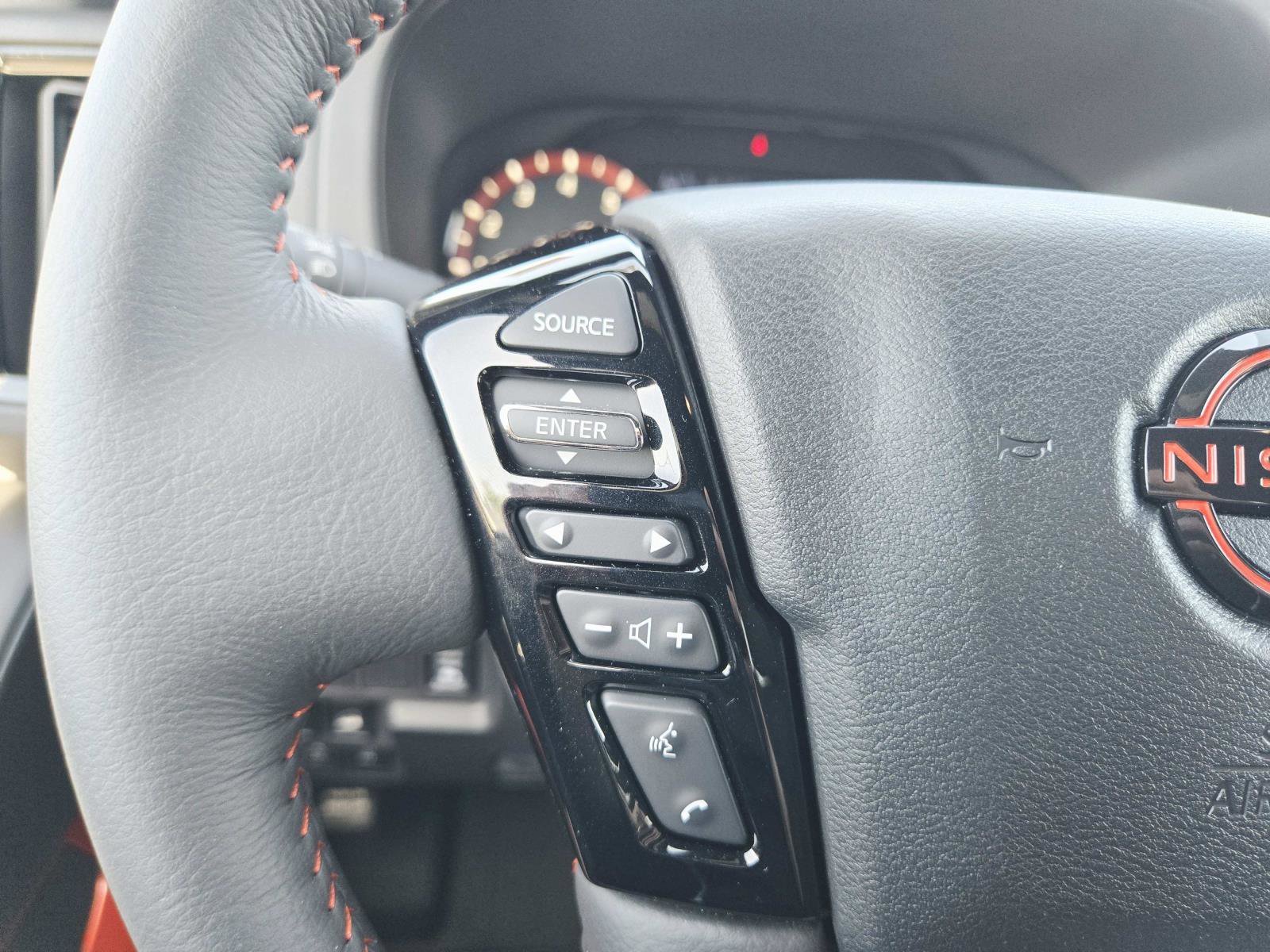 Used 2025 Nissan Frontier PRO-4X w/ Pro Convenience Package AWD/4WD image 23