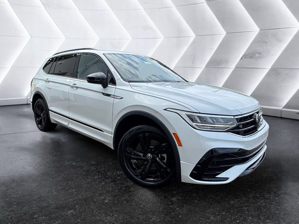 Used 2024 Volkswagen Tiguan SE R-Line AWD/4WD image 5