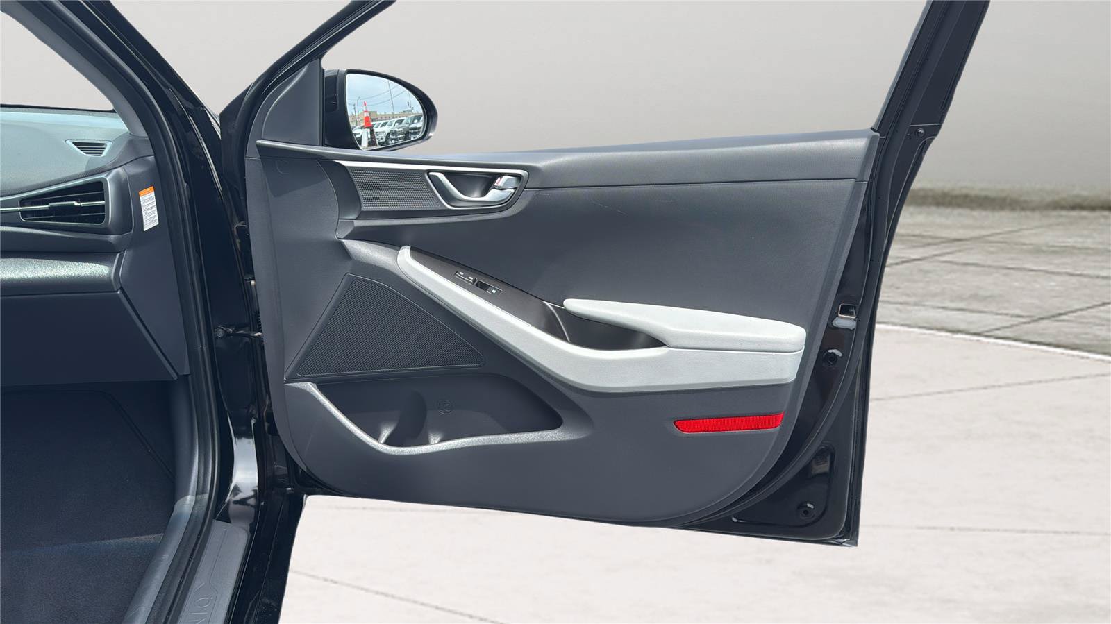 Used 2022 Hyundai Ioniq SEL FWD image 20