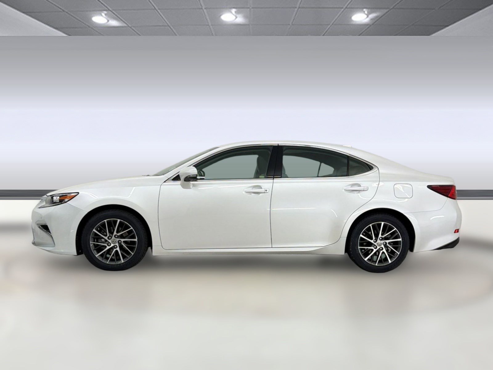 Used 2018 Lexus ES 350 w/ Luxury Package w/Wood Trim image 2