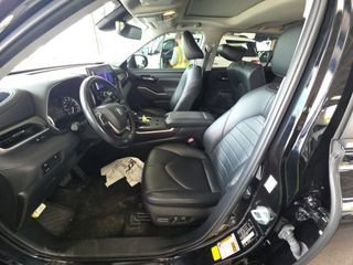 Used 2023 Toyota Highlander XLE FWD image 8