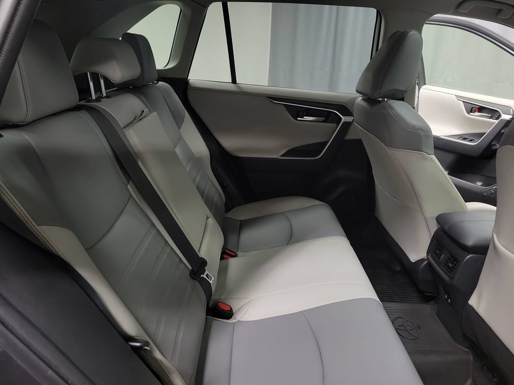 Used 2019 Toyota RAV4 Limited FWD image 32