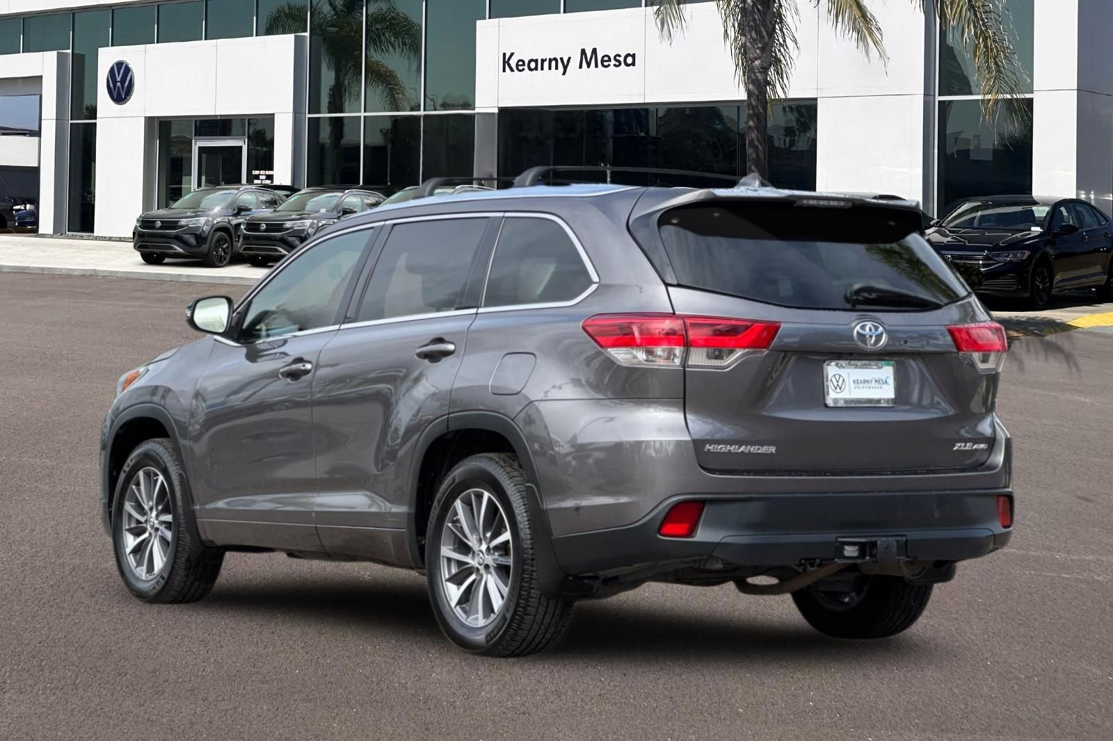 Used 2017 Toyota Highlander XLE image 6