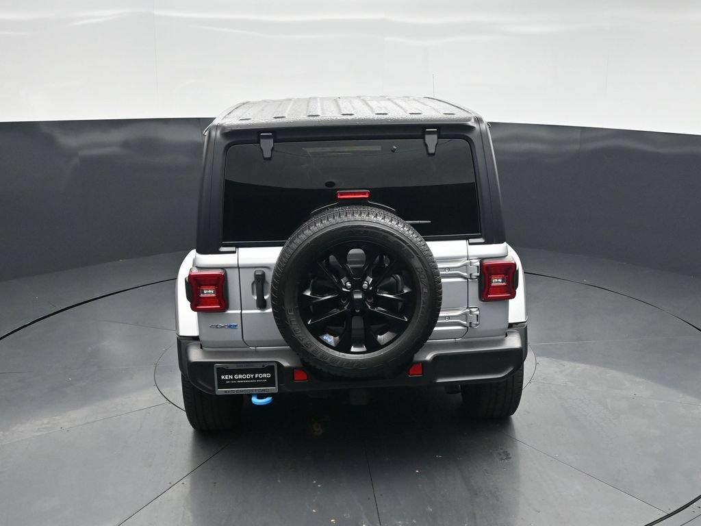 Used 2023 Jeep Wrangler Unlimited Sahara w/ Cold Weather Group AWD/4WD image 39