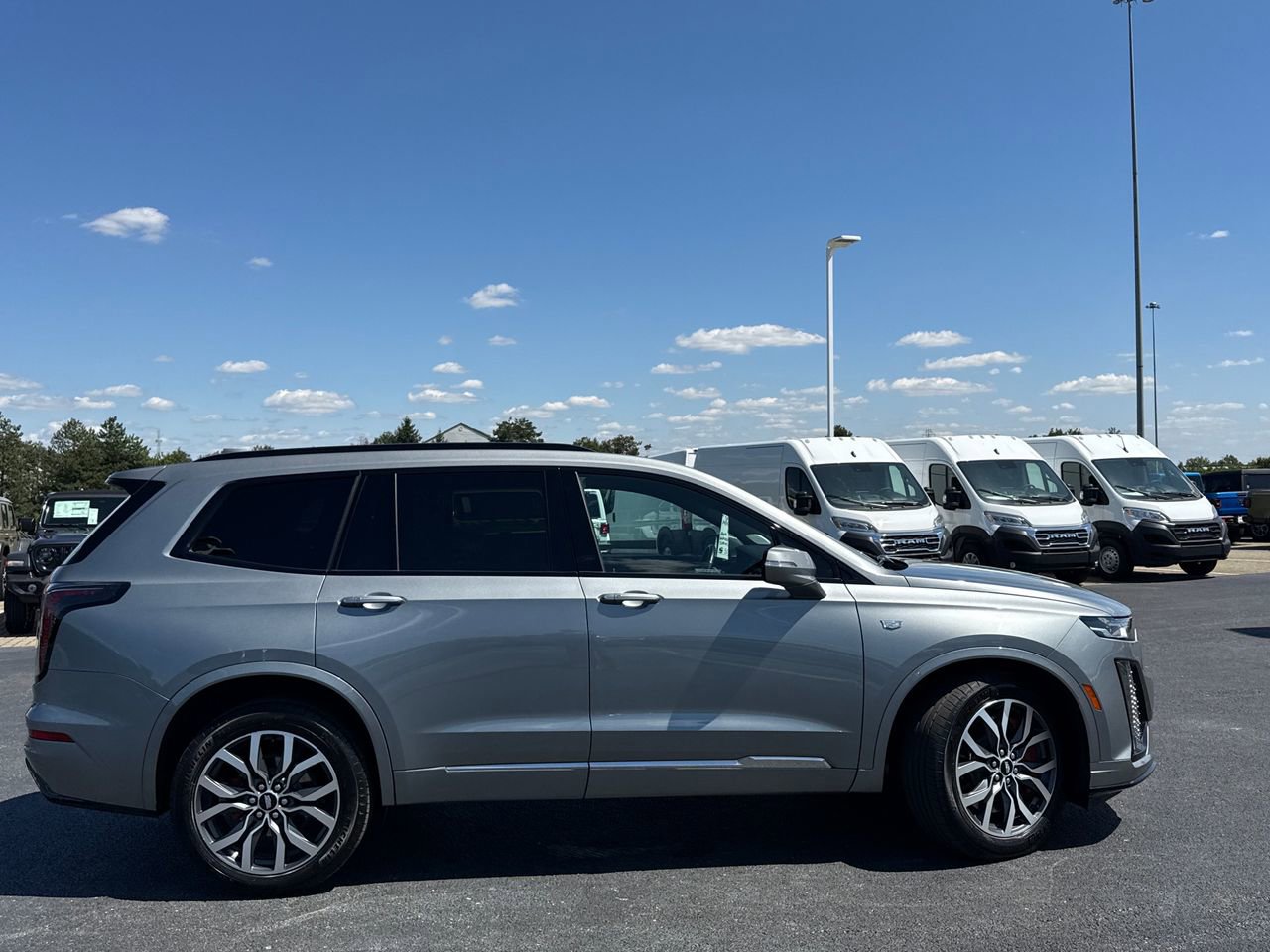 Used 2024 Cadillac XT6 Sport image 2