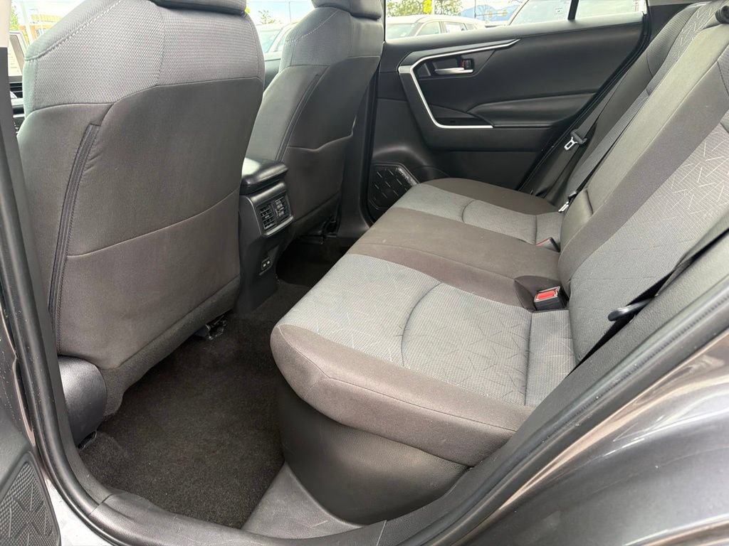 Used 2025 Toyota RAV4 XLE AWD/4WD image 19