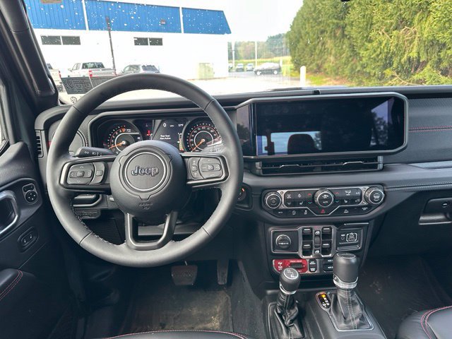 Used 2025 Jeep Gladiator Rubicon w/ Convenience Group AWD/4WD image 11