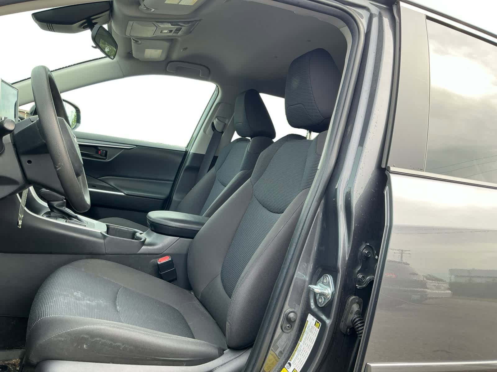 Used 2023 Toyota RAV4 LE FWD image 9