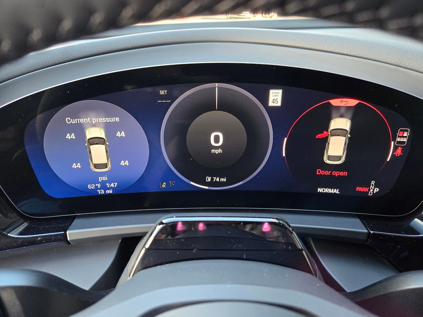 New 2026 Porsche Macan Electric RWD image 24